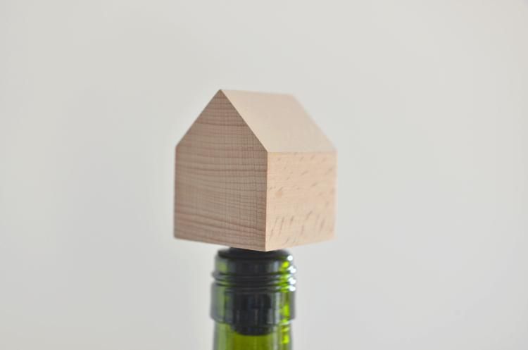 Bottle House / Daphna Laurnens 