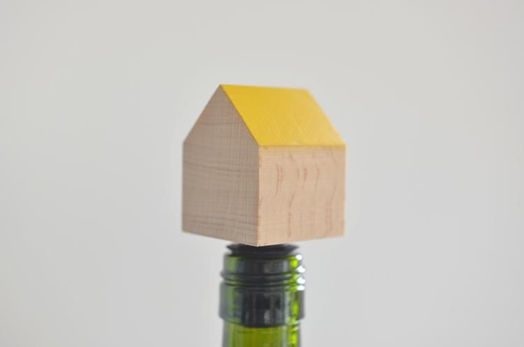 Bottle House . Daphna Laurnens