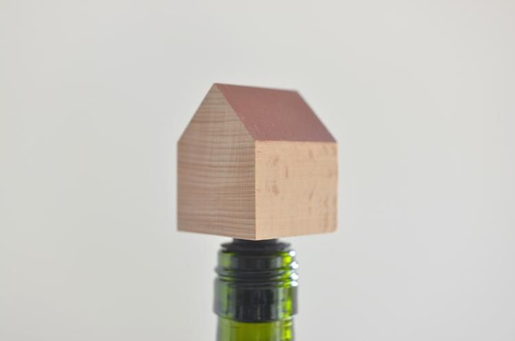 Bottle House . Daphna Laurnens
