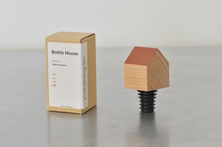 Bottle House . Daphna Laurnens