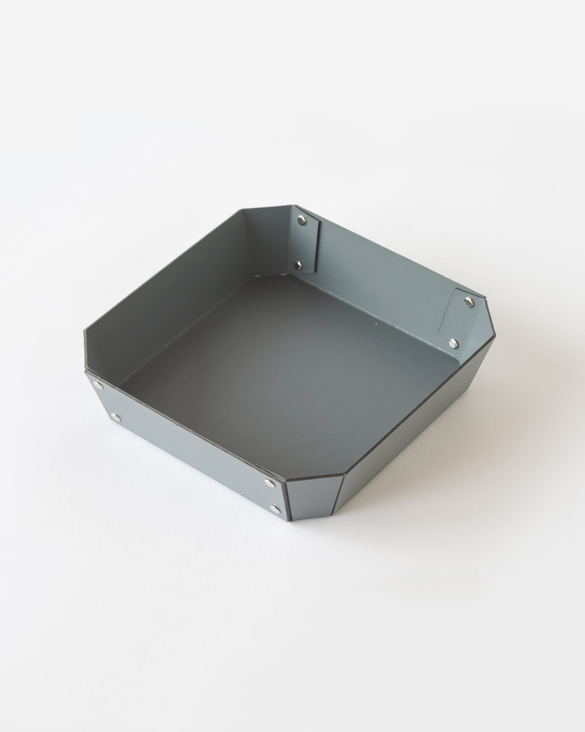 8_TRAY . M . グレー