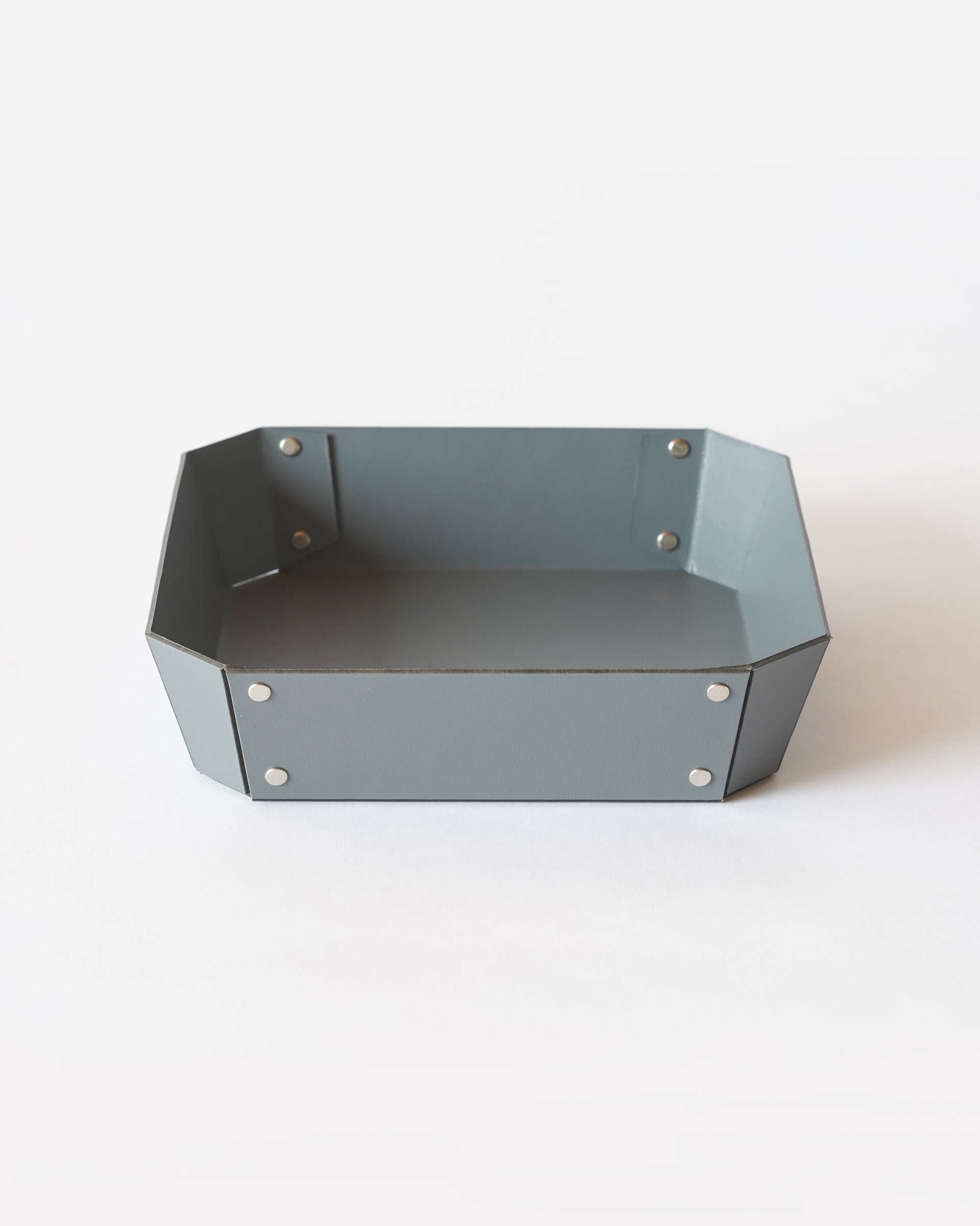 8_TRAY . M . グレー