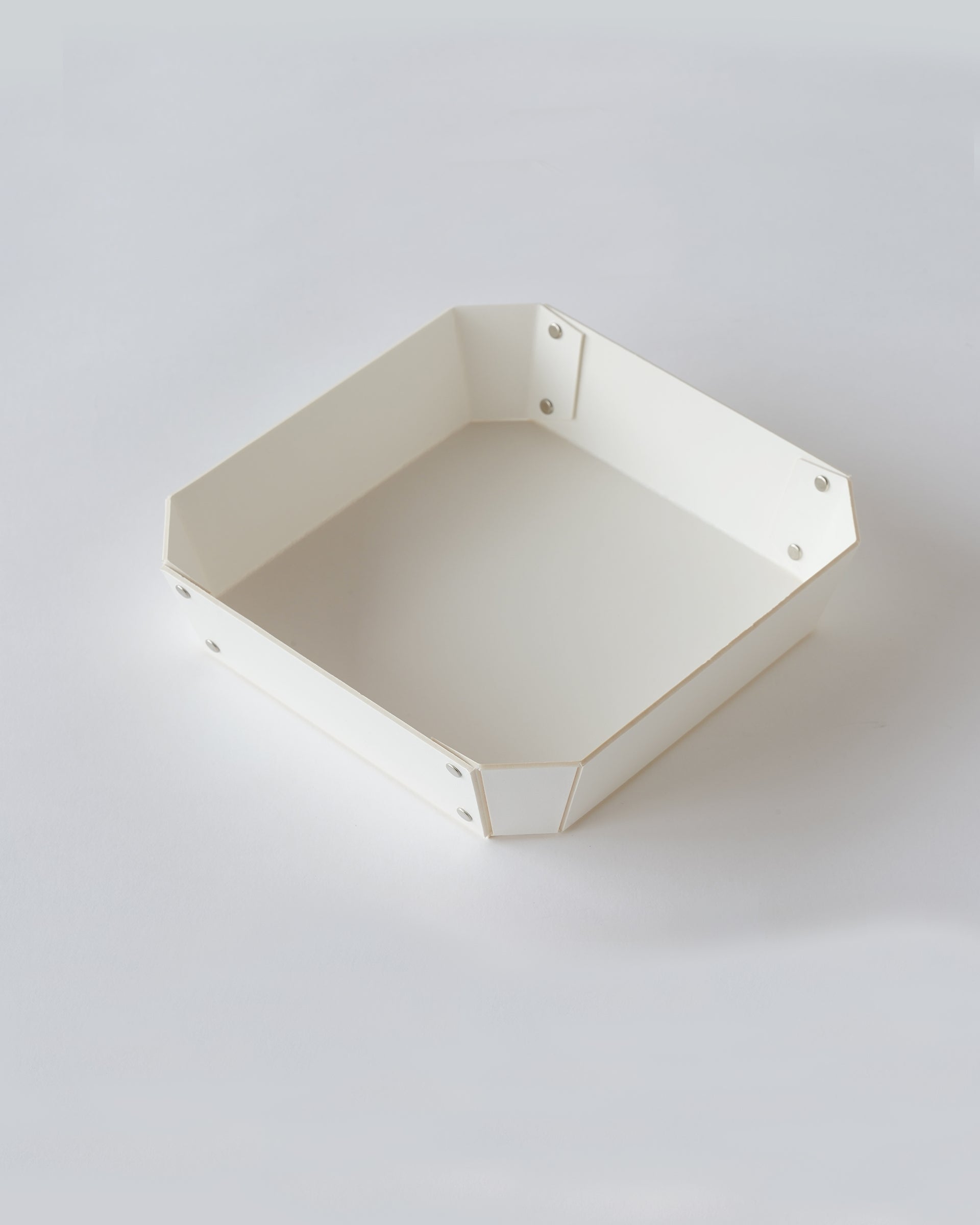 8_TRAY . M . ホワイト