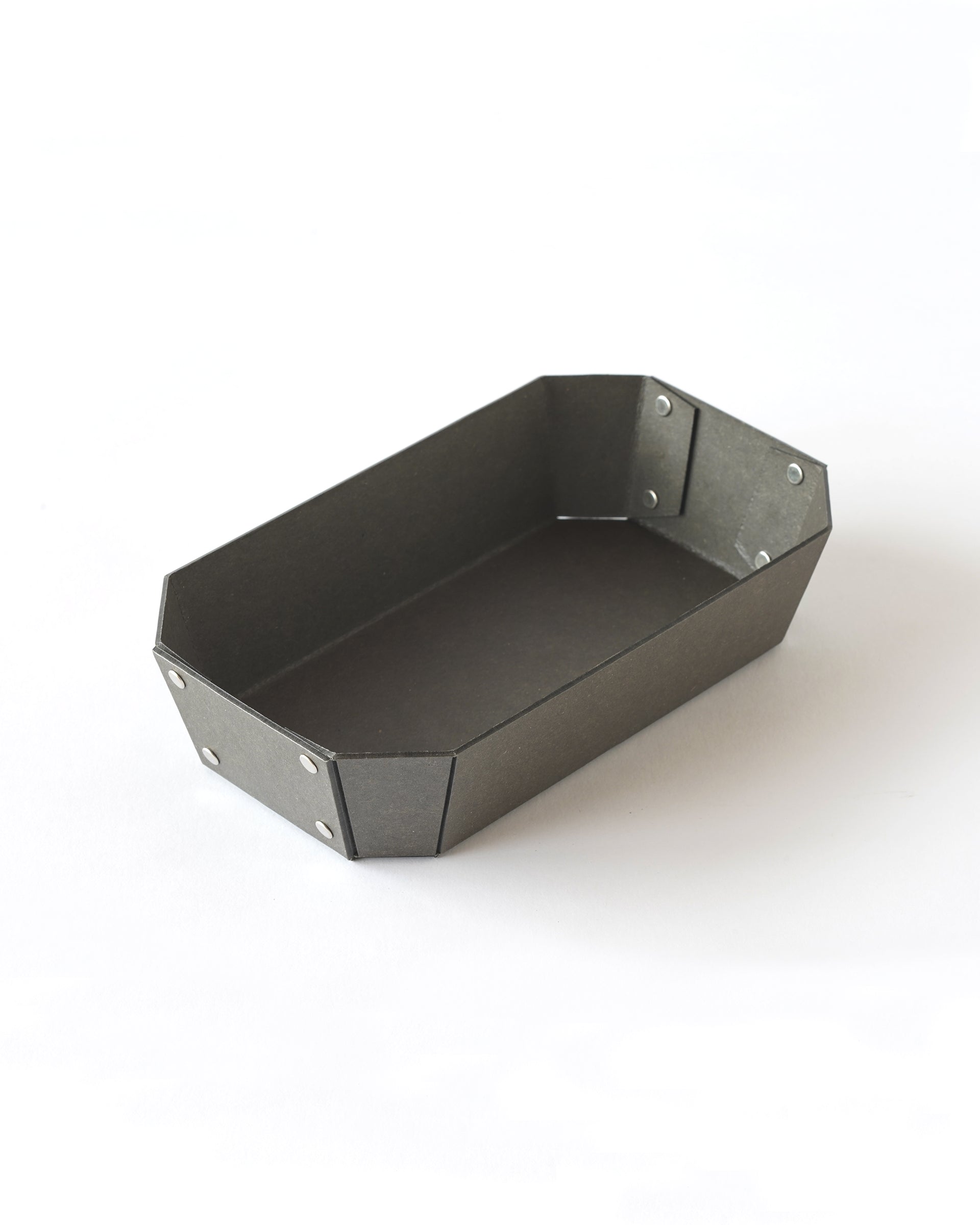 8_TRAY . S . チャコール