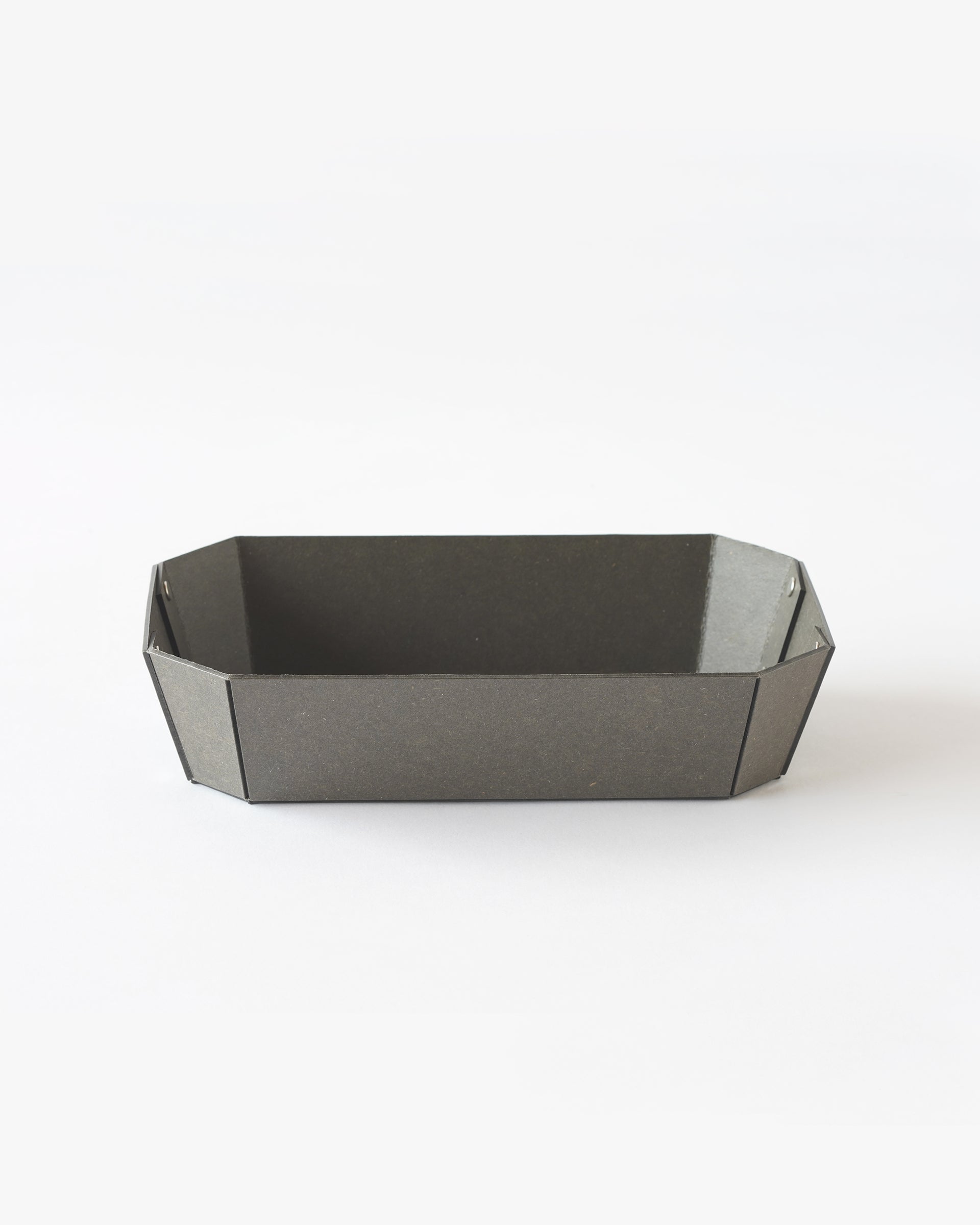 8_TRAY . S . チャコール