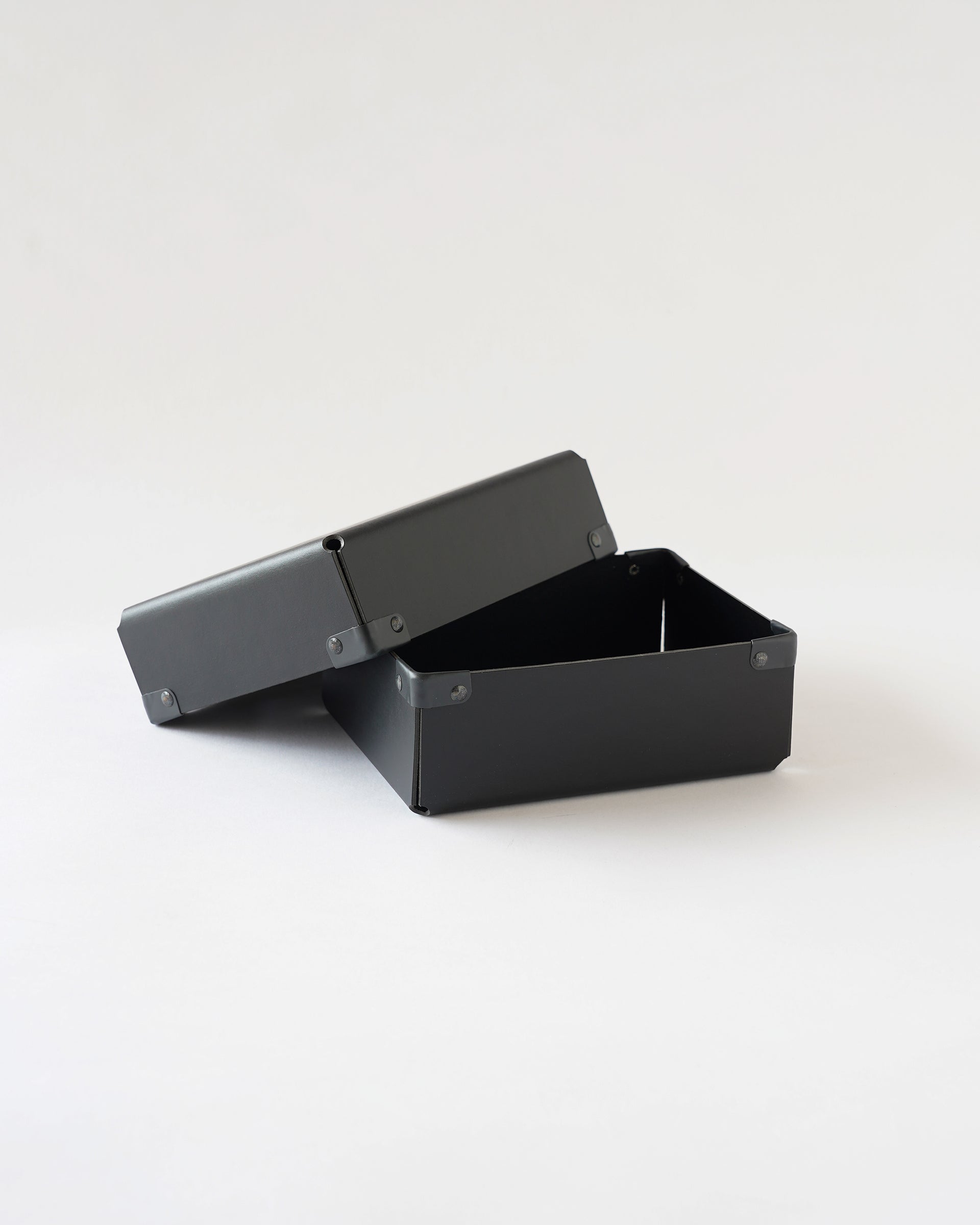 BENT . A6 . Black
