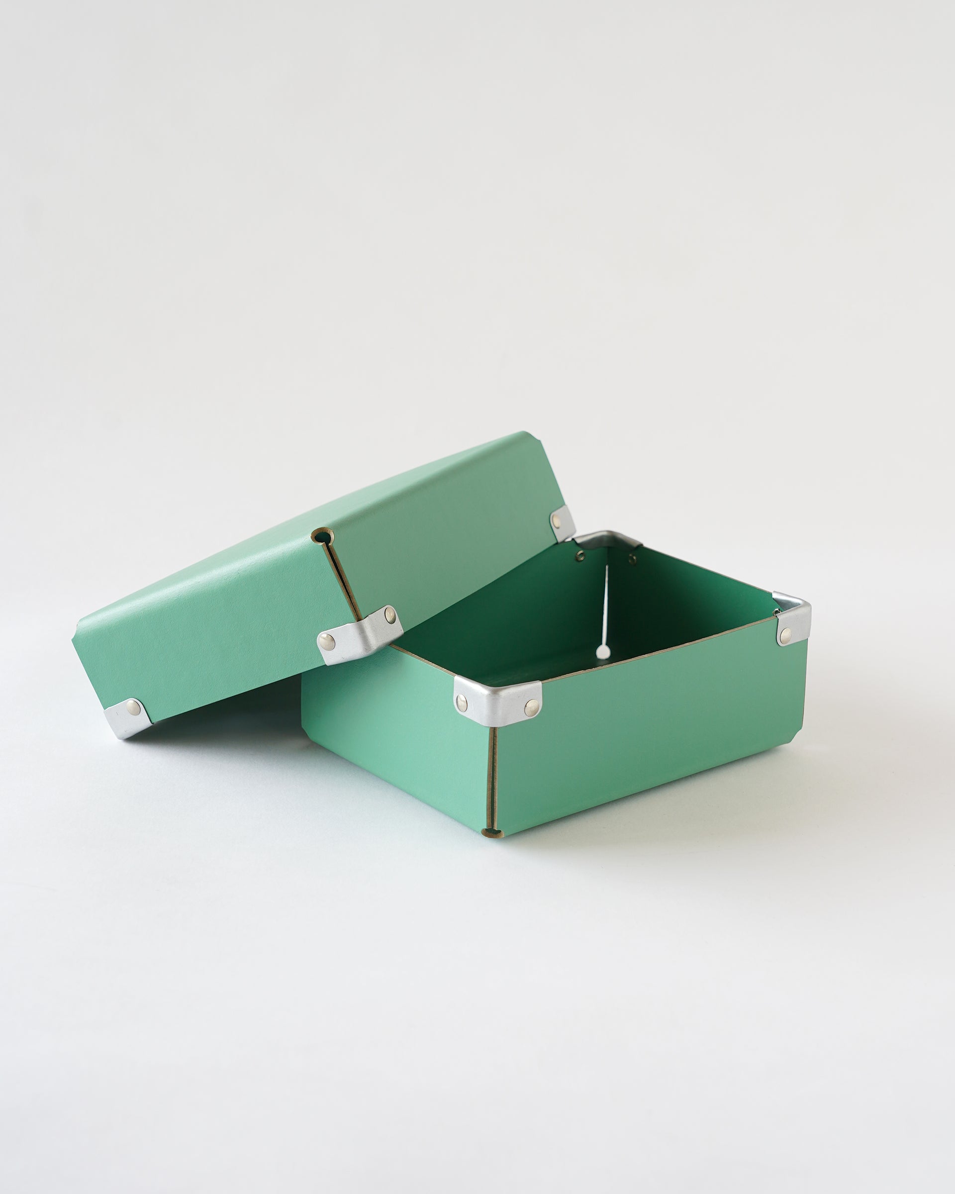 BENT . A6 . Mint