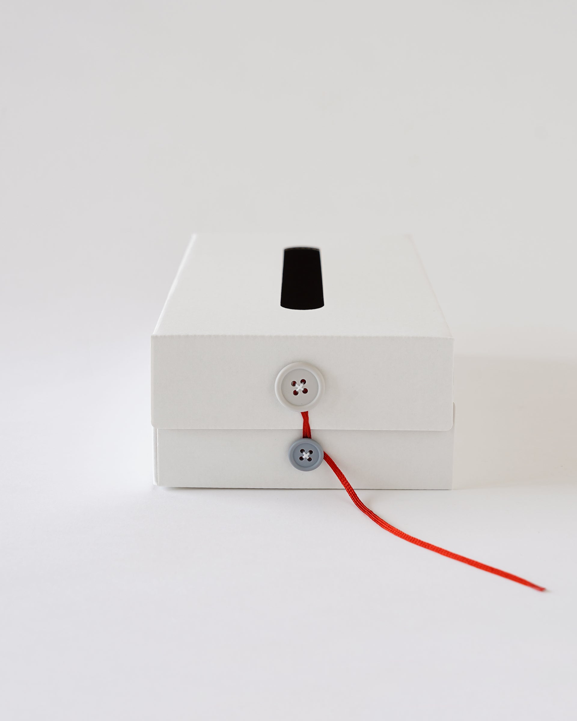 Button Tissue Box . ホワイト