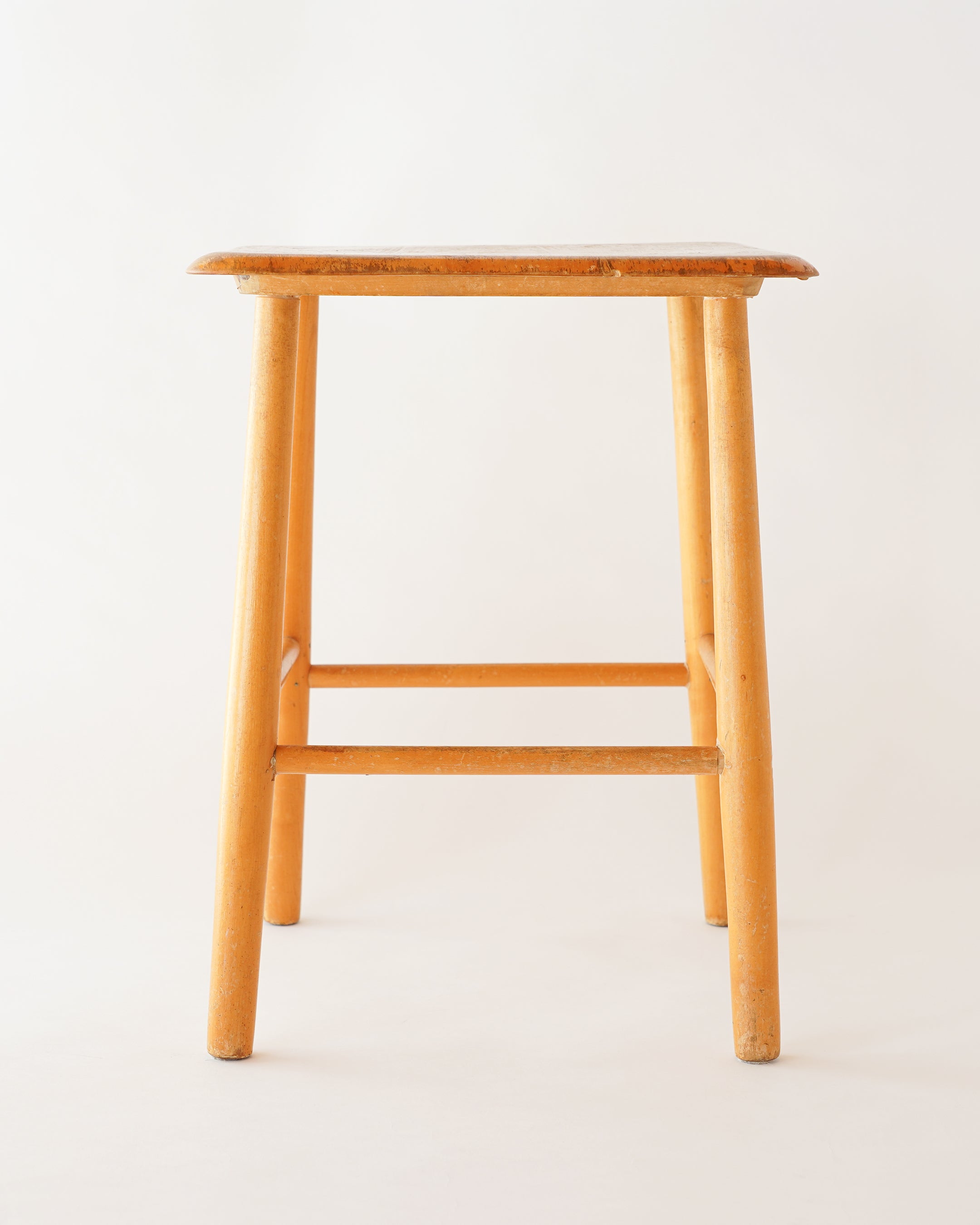 Fanett Stool . Ilmari Tapiovaara . Edsby Verken .