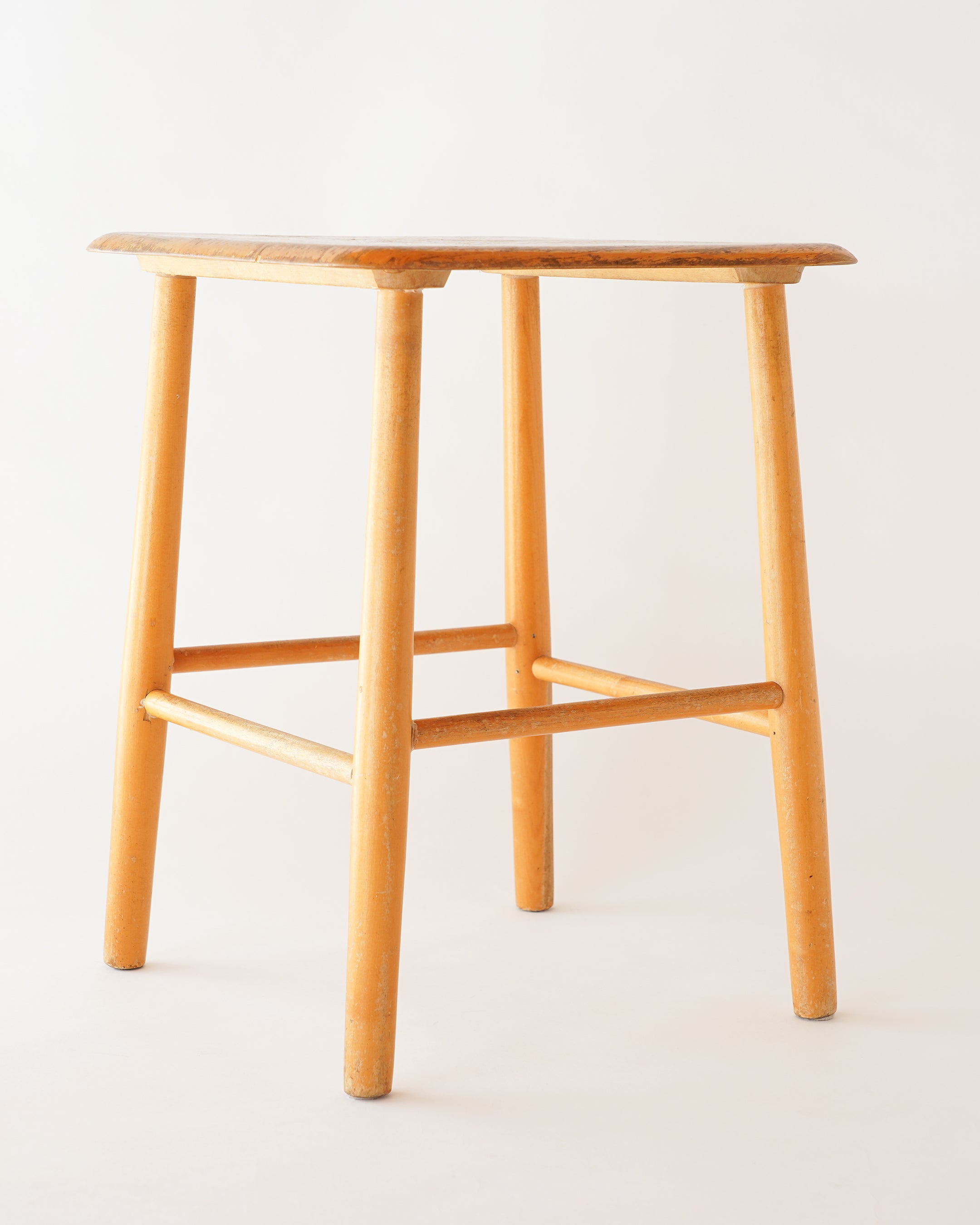 Fanett Stool . Ilmari Tapiovaara . Edsby Verken .