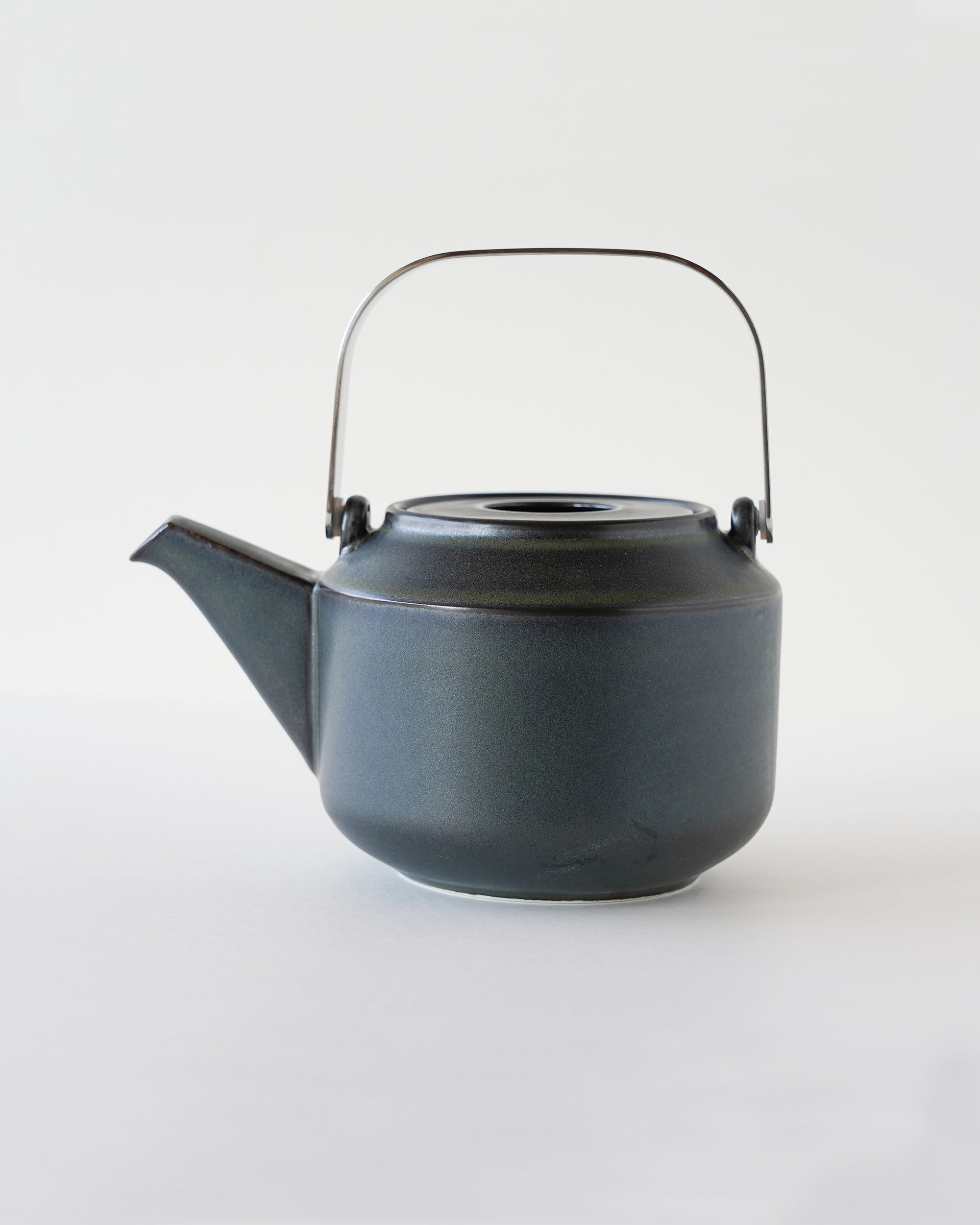 LEAVES TO TEA . ティーポット . 城谷耕生