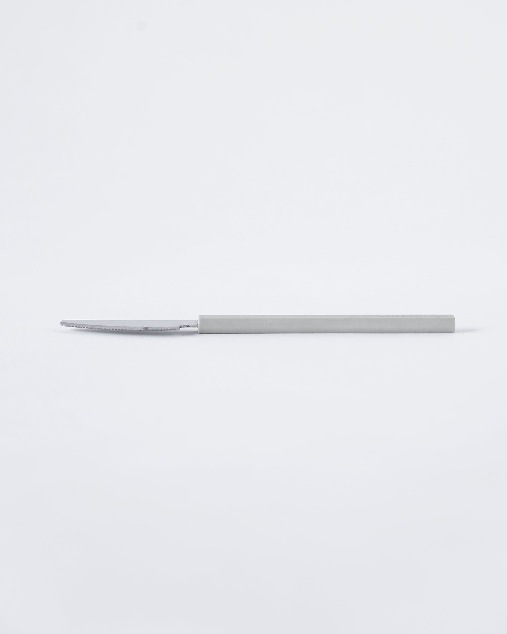 テーブルナイフ . Raymond Loewy