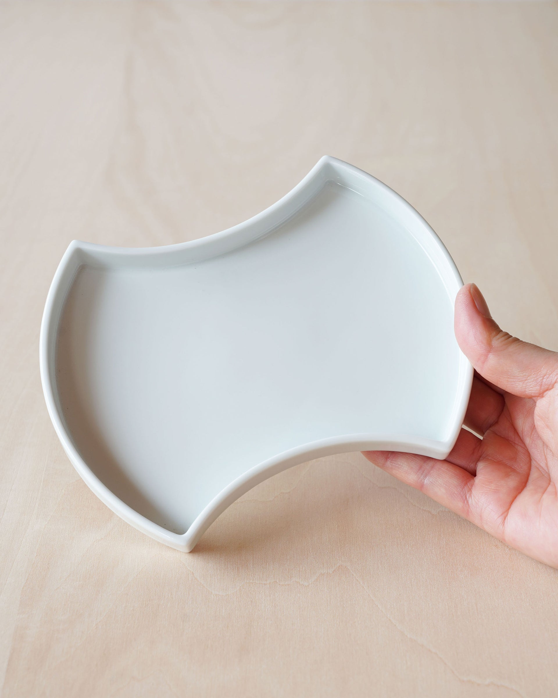 has . bat plate . M . 城谷耕生