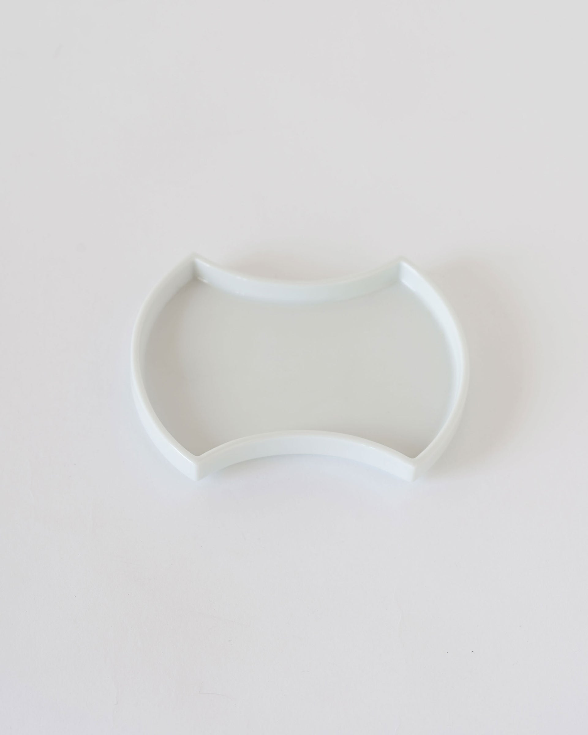 has . bat plate . S . 城谷耕生
