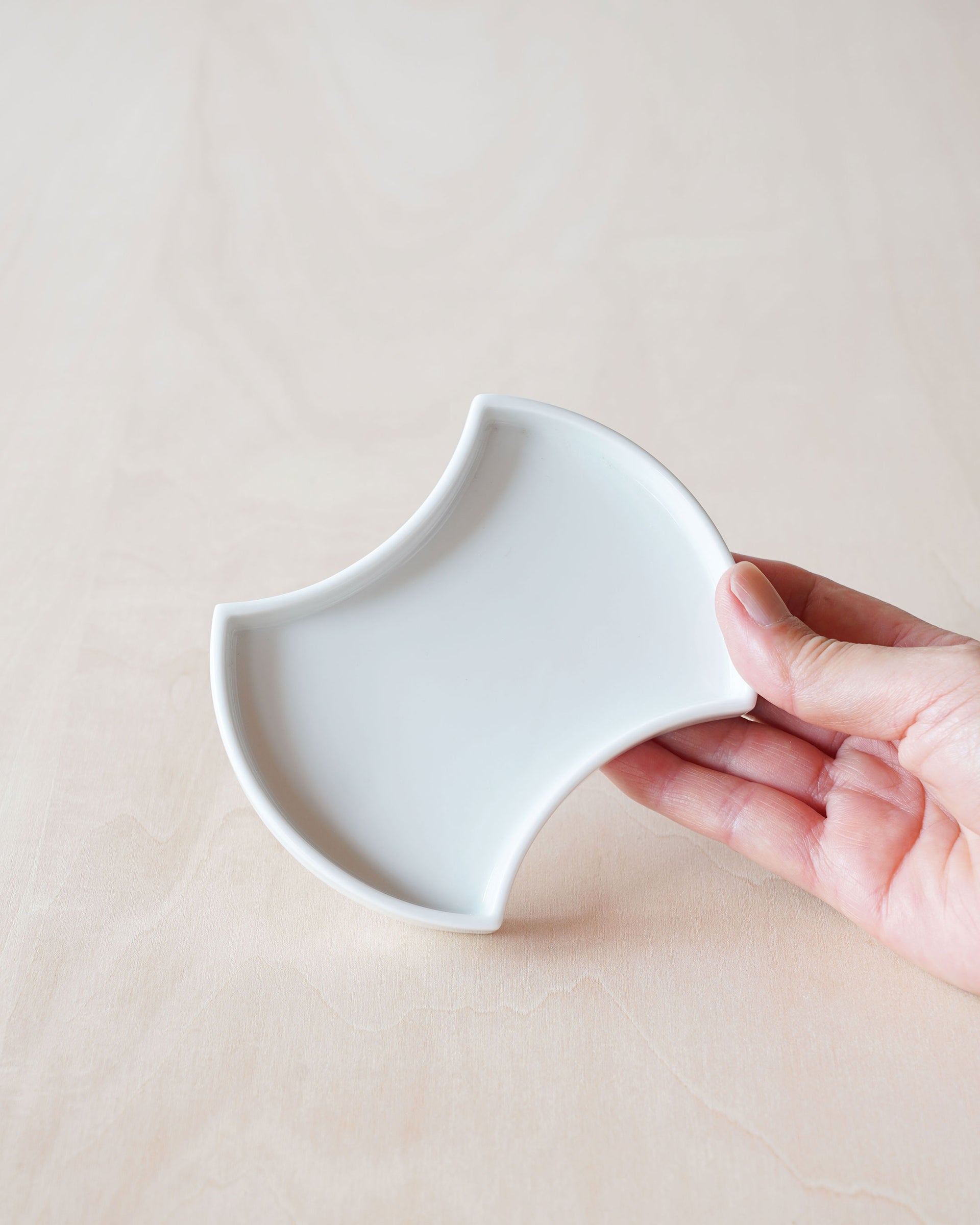 has . bat plate . S . 城谷耕生