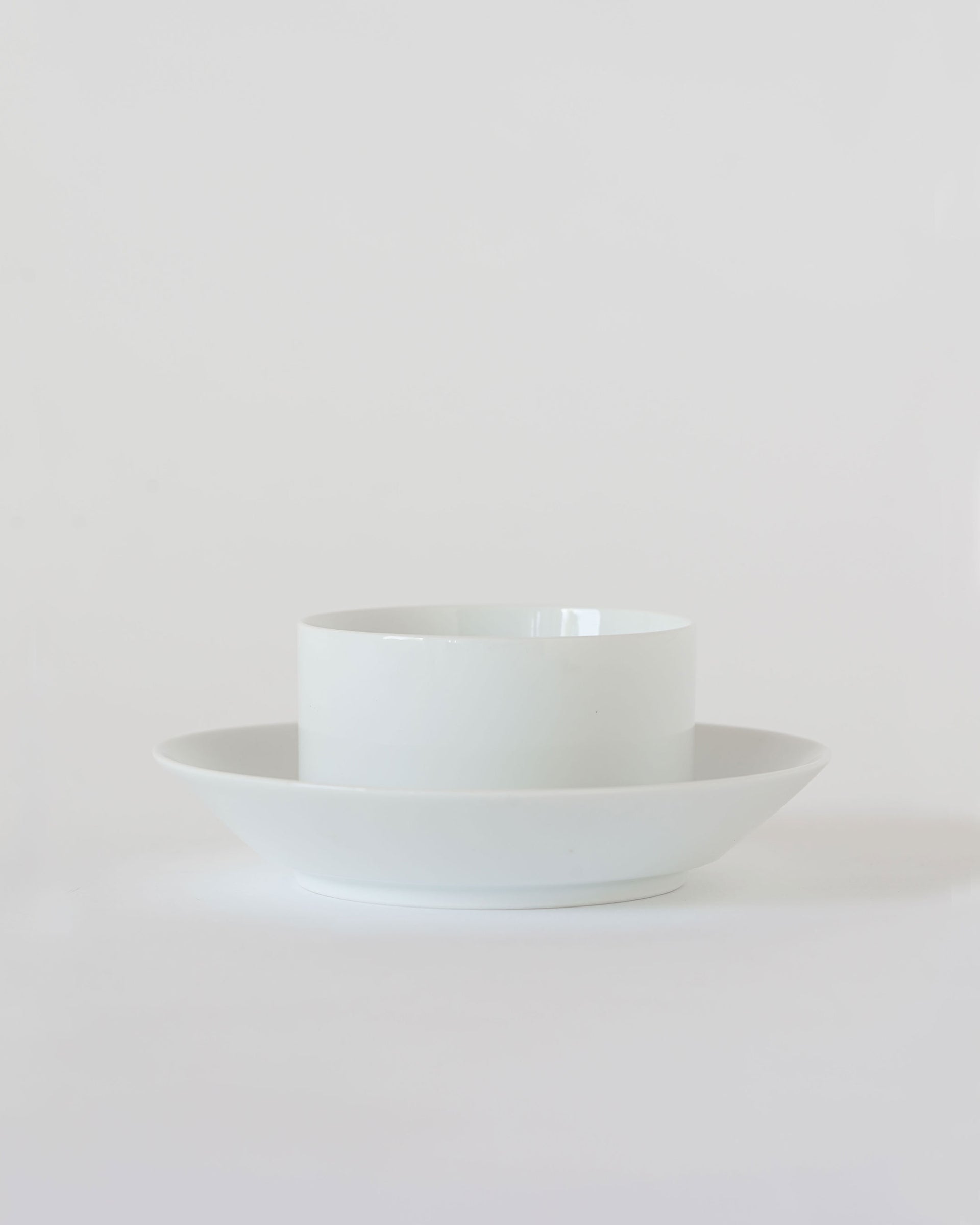 has . double bowl + saucer . 城谷耕生