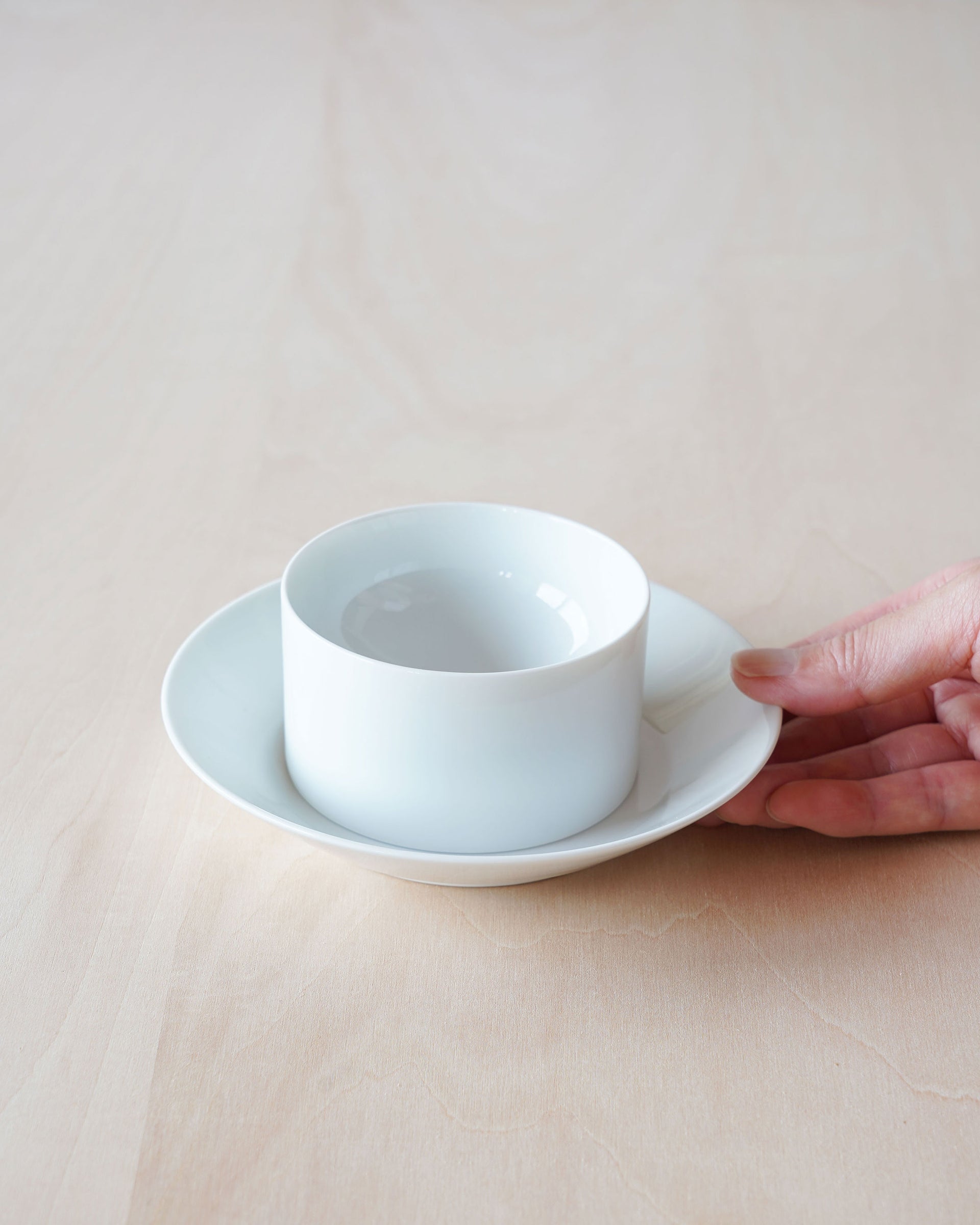 has . double bowl + saucer . 城谷耕生