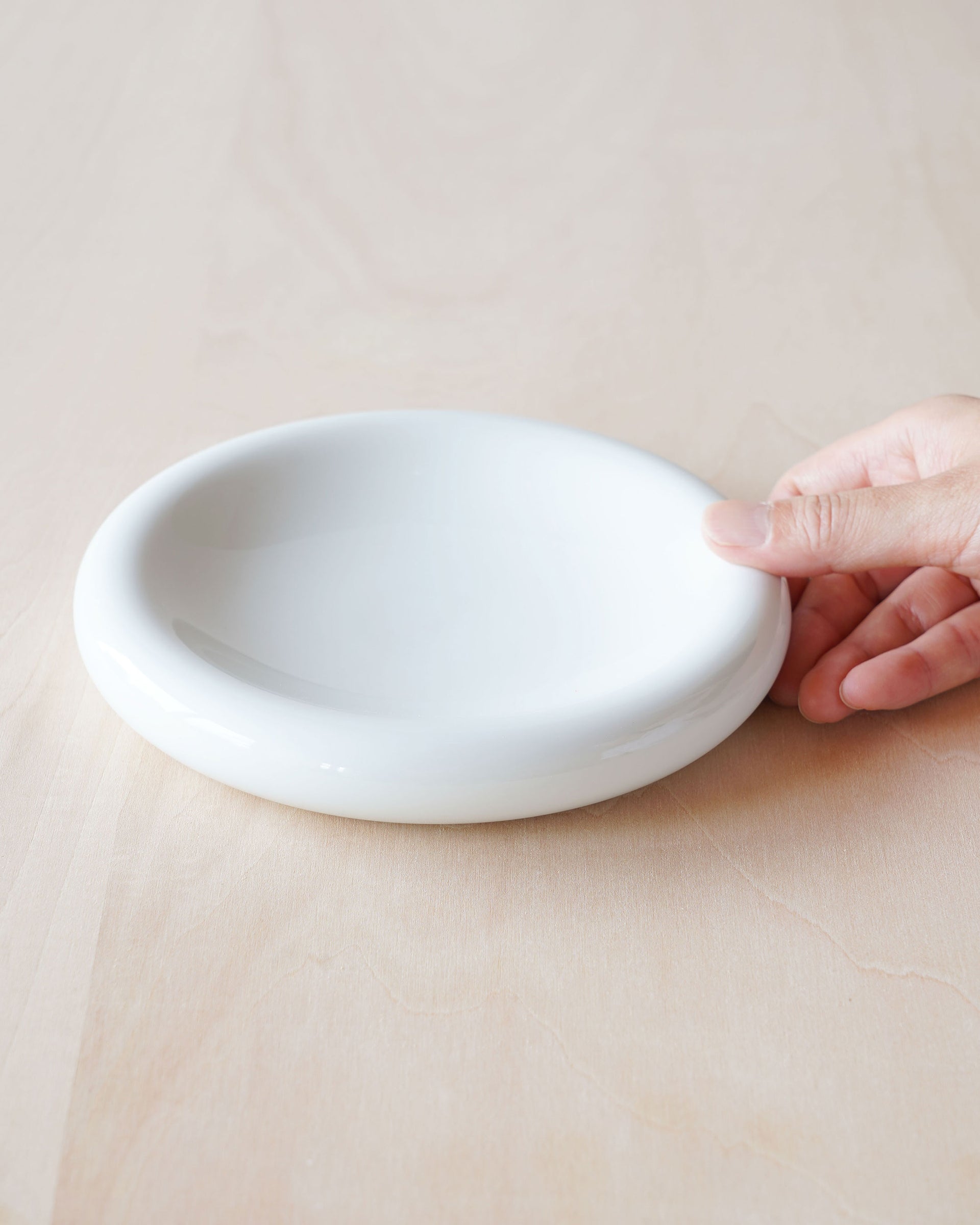 has . globlo plate . 城谷耕生