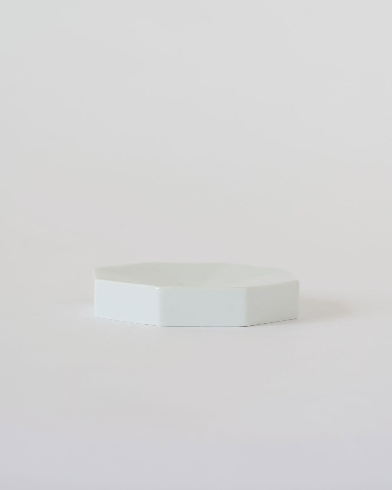 has . paper weight . 城谷耕生