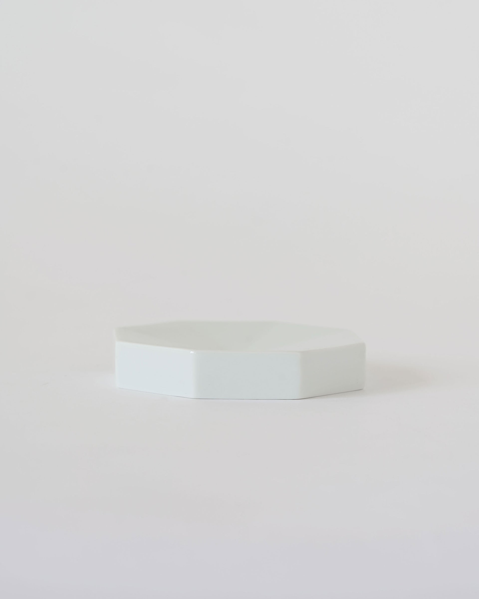 has . paper weight . 城谷耕生