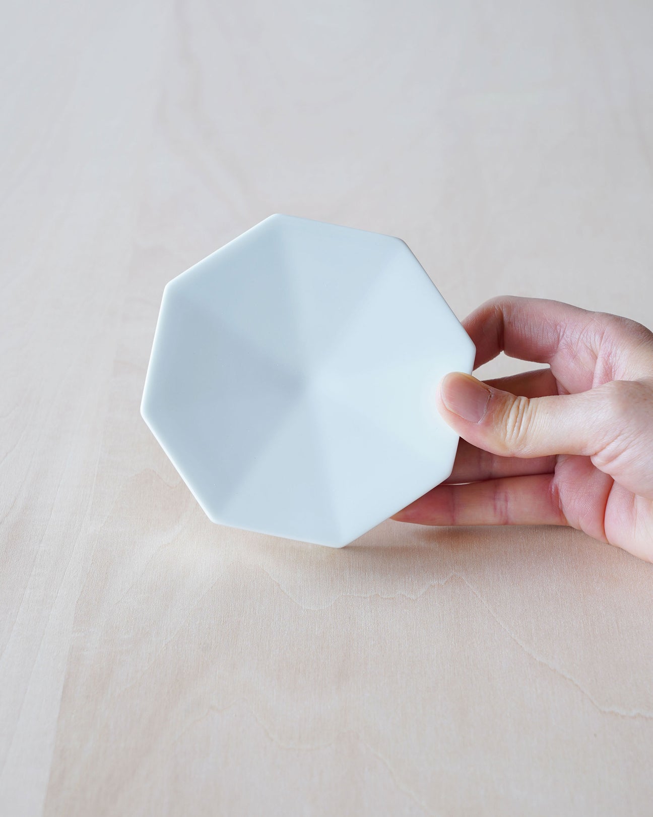 has . paper weight . 城谷耕生