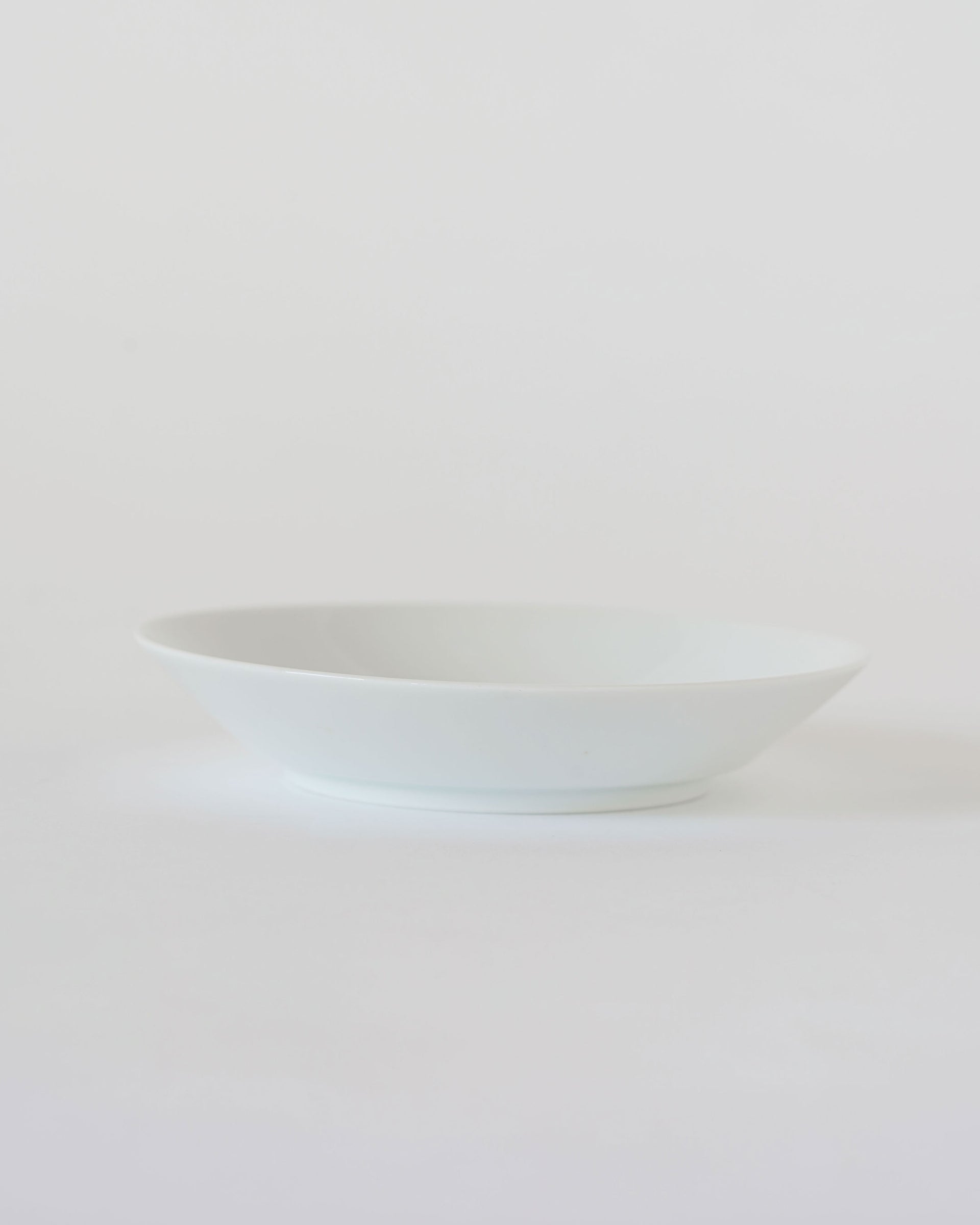 has . saucer / plate . 城谷耕生